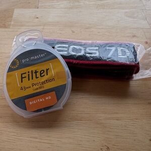 Canon EOS 7D Camera Strap - Black and Red